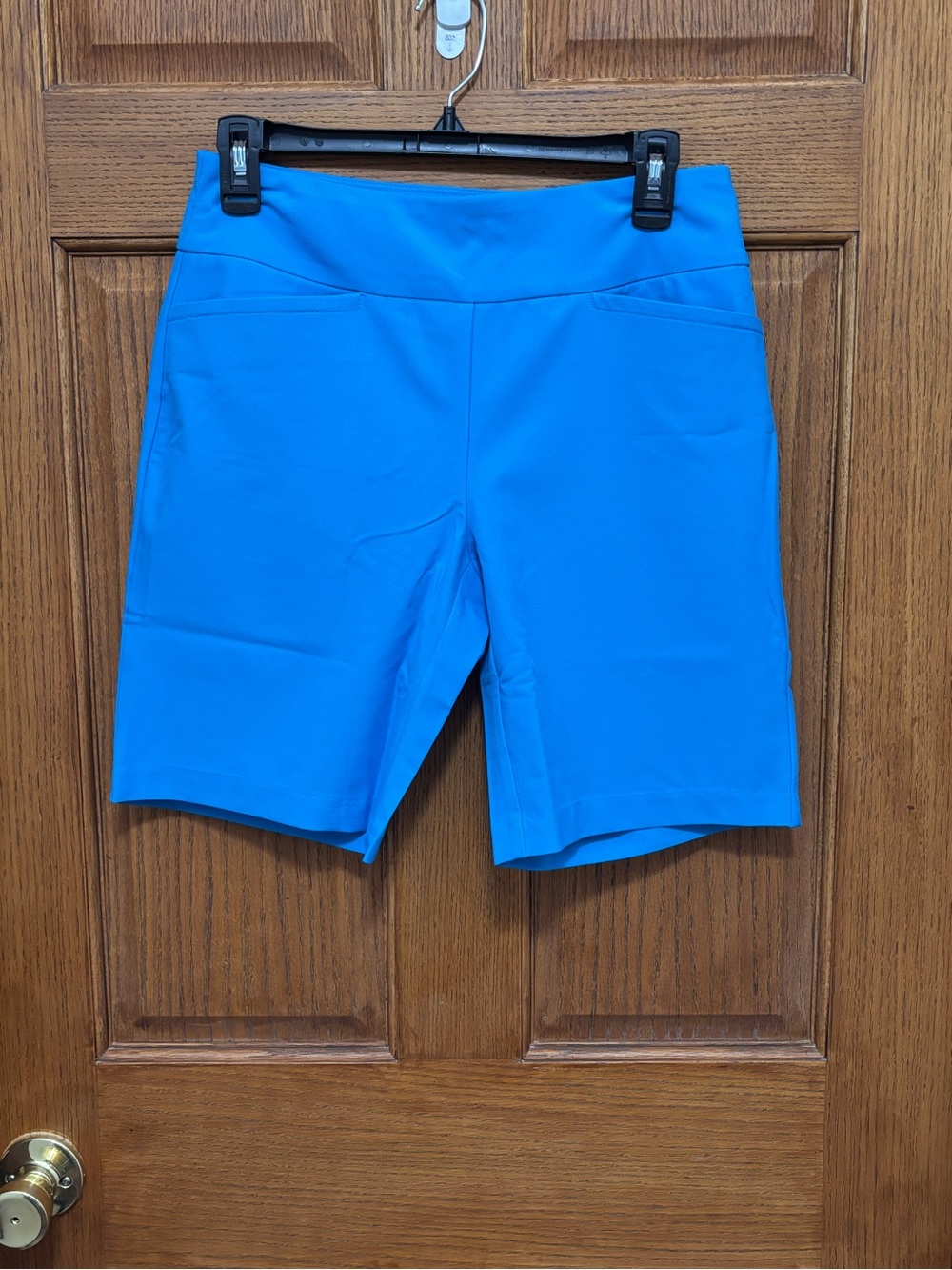 Tail Destiny Blue Bermuda Golf Shorts. Sz 6. NWT